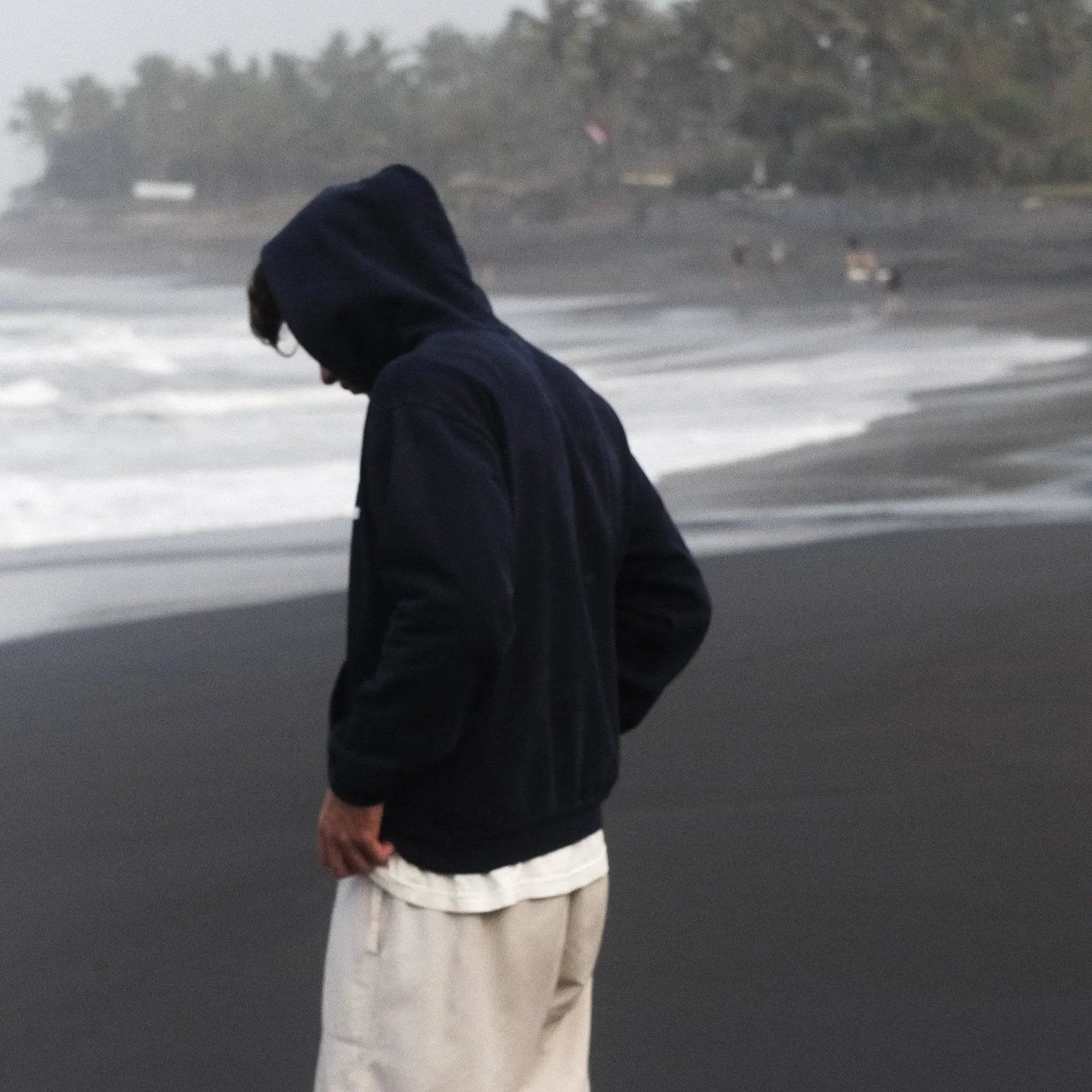 THE NAVY HOODIE - Deep Blue.