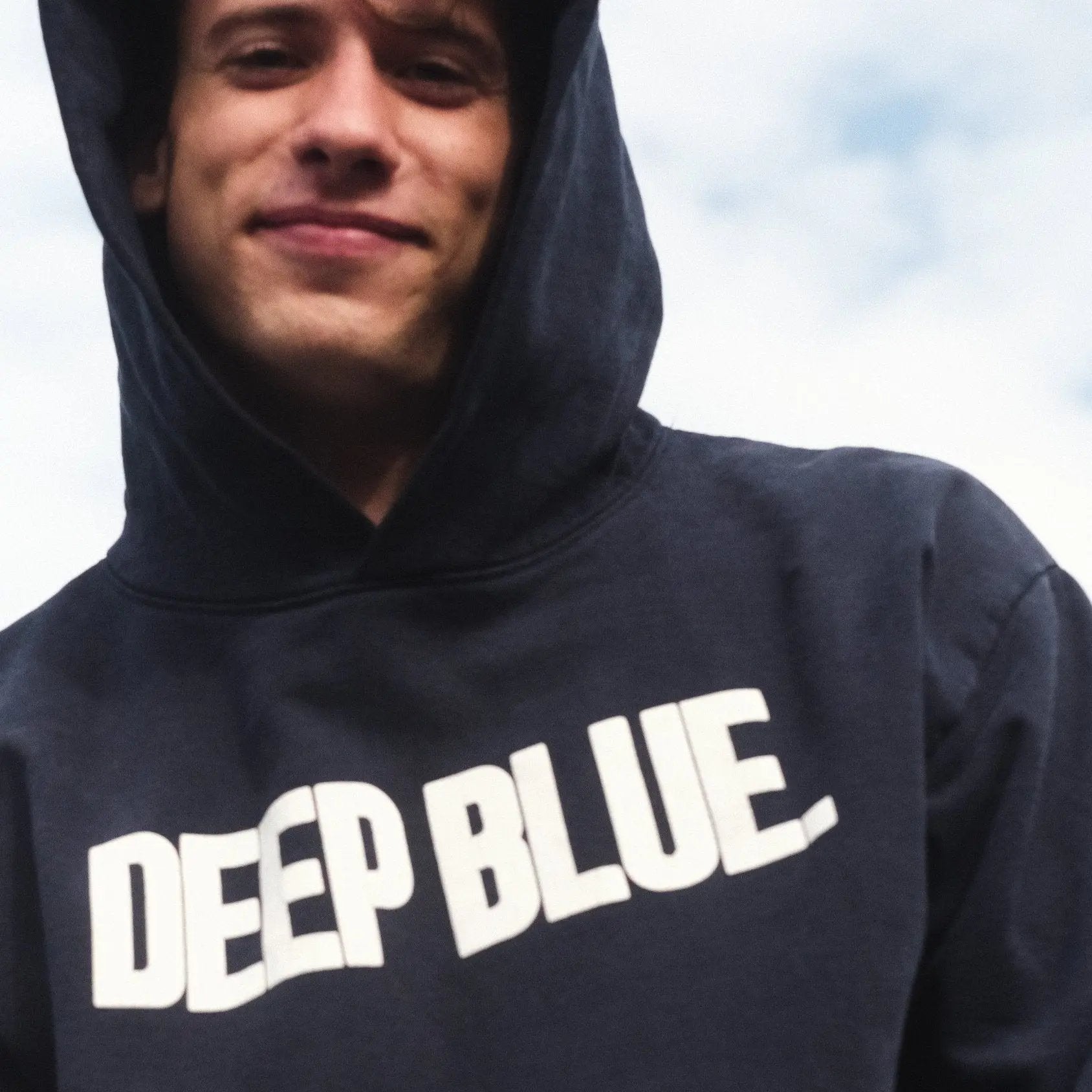 THE NAVY HOODIE - Deep Blue.