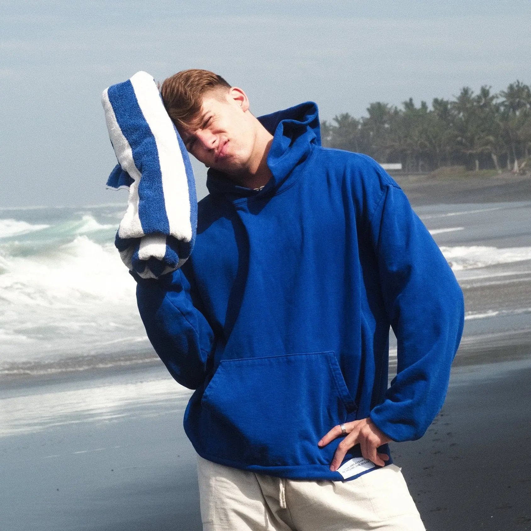 THE COBALT SAVE THE OCEAN HOODIE - Deep Blue.