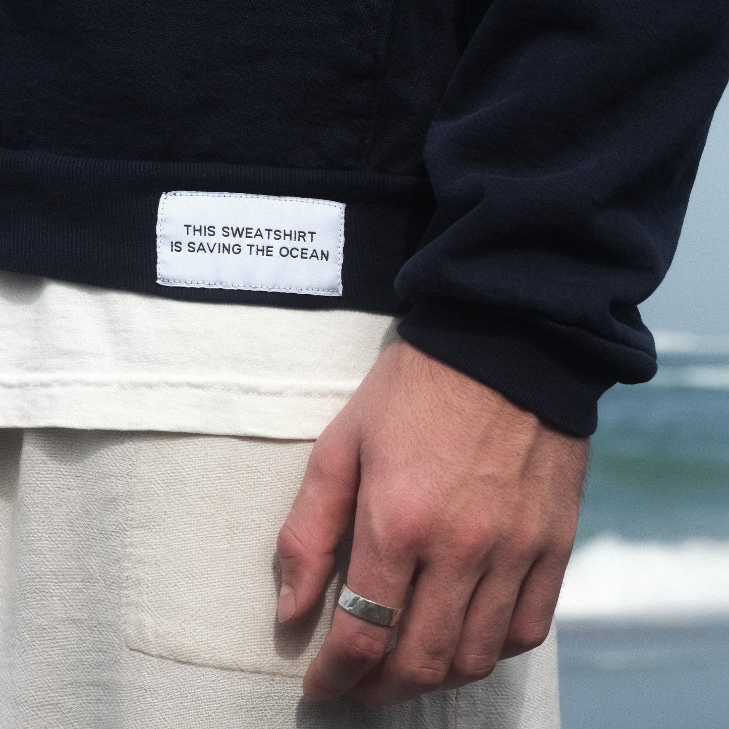 THE NAVY HOODIE - Deep Blue.